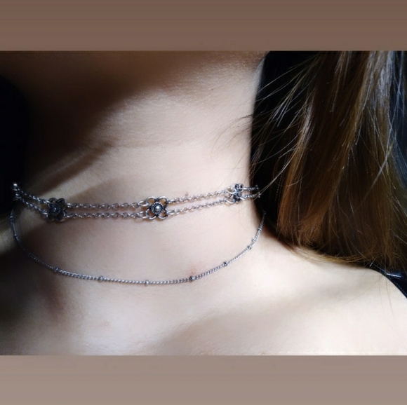 Flower Chocker - Picture 1 of 2